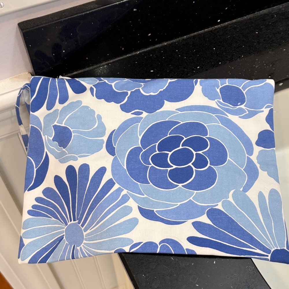 Zara Blue Floral Zip Pouch Wristlet